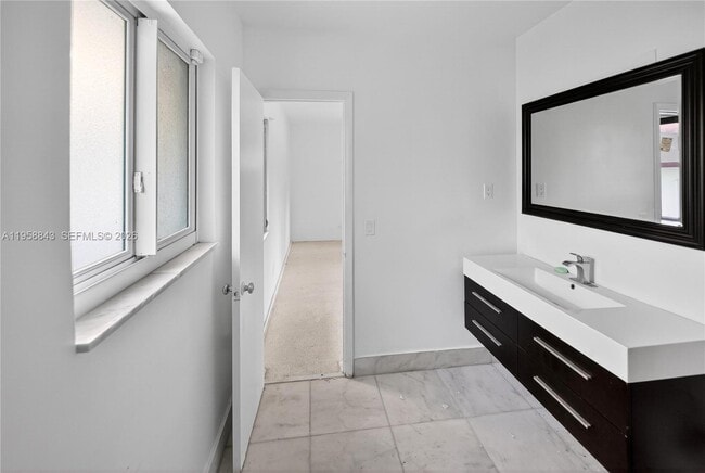 Building Photo - 1100 N Shore Dr