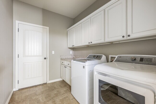 Building Photo - 537 N Keats Dr