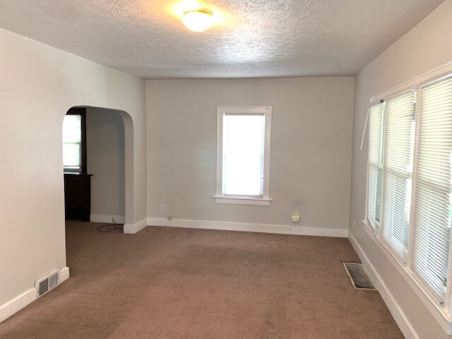 Building Photo - 544 Spicer St