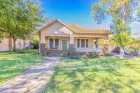 Building Photo - 609 Herring Ave