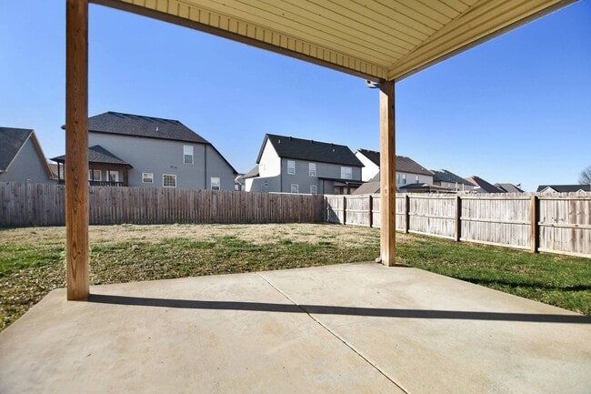 Building Photo - Pet Friendly Three Bedroom with Bonus!