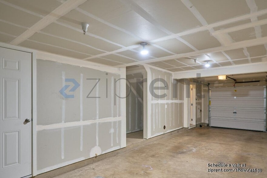 Building Photo - 15440 SW Mallard Dr