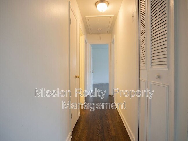 Building Photo - 3012 Glenan Dr