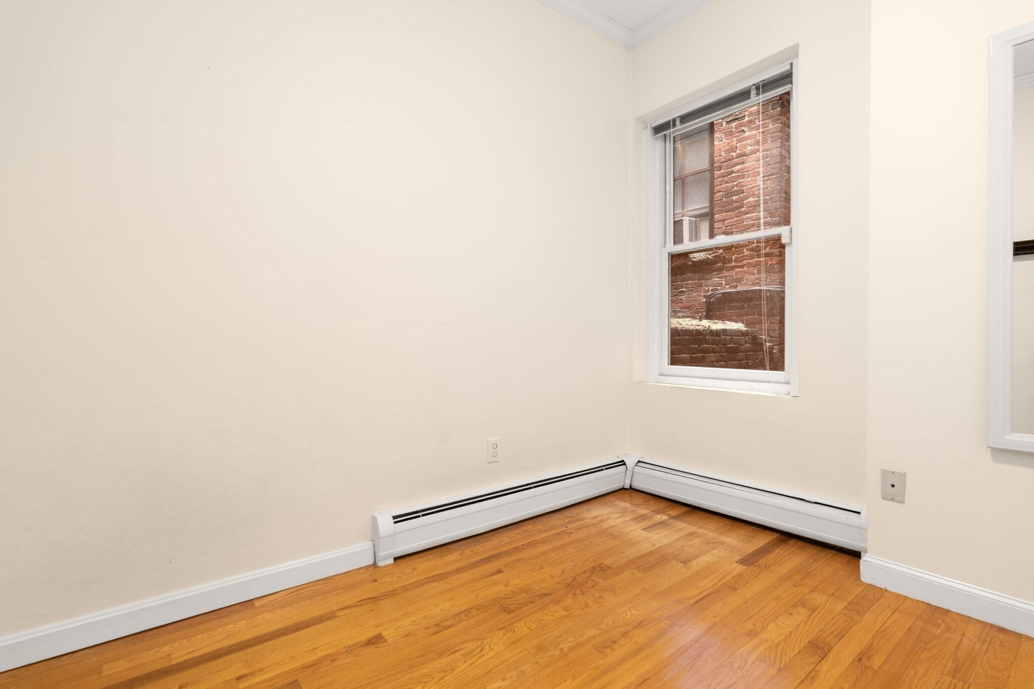 Building Photo - 43 Irving St