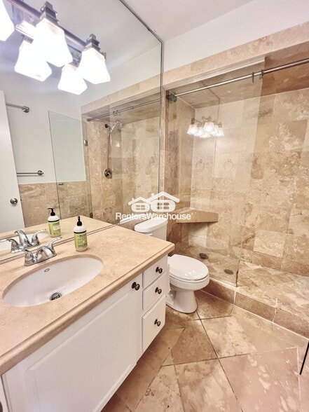 Building Photo - 5928 Sandhurst Ln