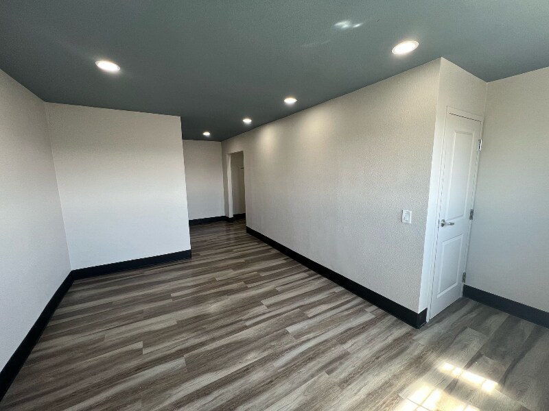 Building Photo - 3570 Pio Pico Dr