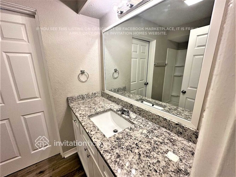 Building Photo - 5521 Westbury Dr
