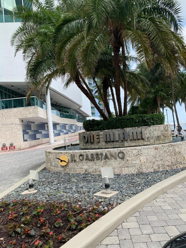 Building Photo - 335 S Biscayne Blvd