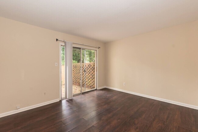 Building Photo - Two Bedroom End Unit Home!