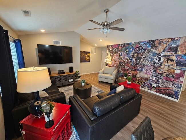 Building Photo - 814 Pierson Rd