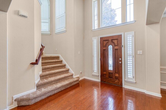 Building Photo - 8707 Roswell Ridge