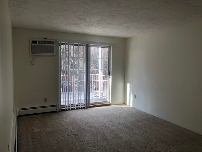 Building Photo - 385 Huse Rd