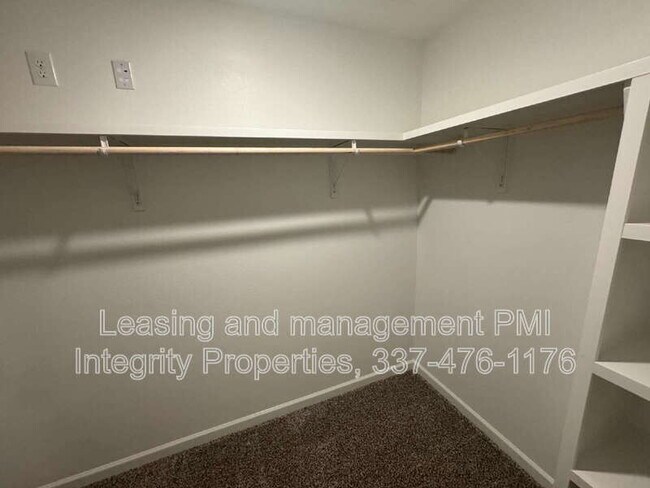 Building Photo - 331 White Pine Dr