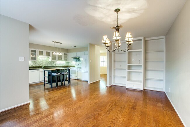 Building Photo - 11658 Lakeside Park Dr