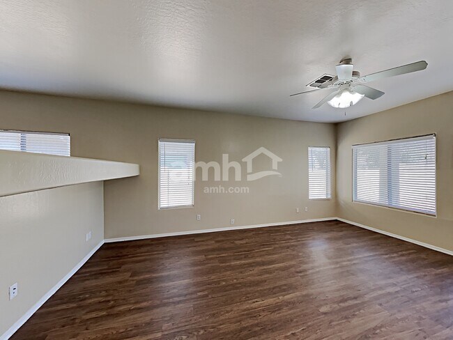 Building Photo - 850 W Vineyard Plains Dr