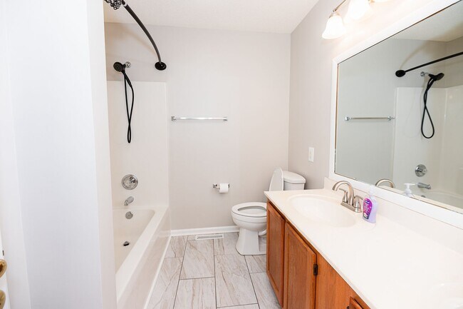 Building Photo - Charming 3Bed/2Bath house with 1 car garage in Greensboro