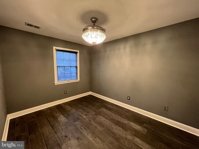 Building Photo - 5002 Dequincey Dr