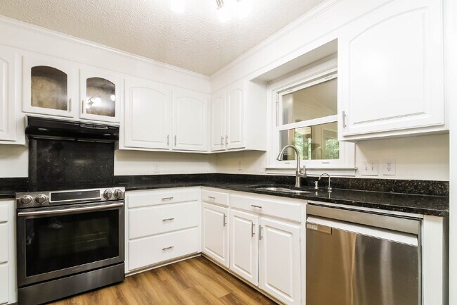 Building Photo - Charming 3-Bed, 2-Bath Home in Columbia’s Serene Highgate Neighborhood!