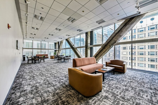 Building Photo - 8 E Randolph St