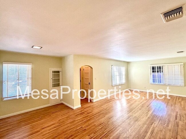 Building Photo - 661 E J St