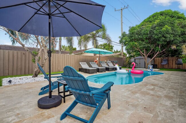 Building Photo - 5760 NE 18th Ave