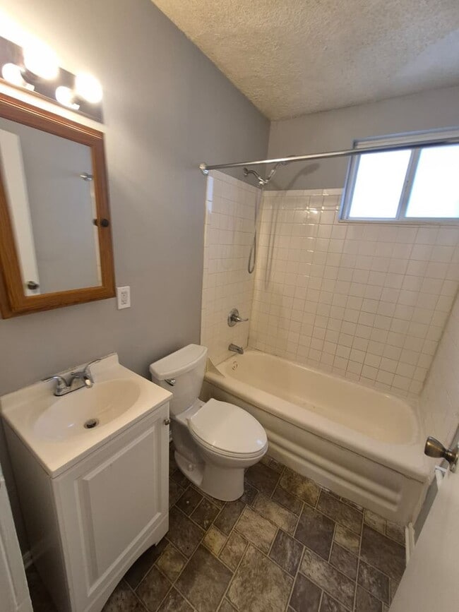 Building Photo - 1019-1021 Columbia St.