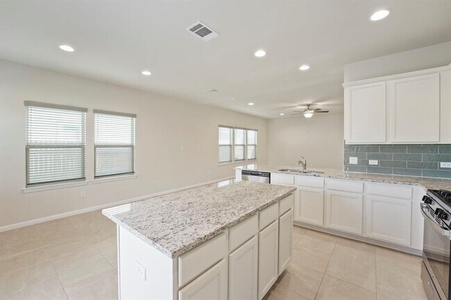 Building Photo - 202 Driftwood Ln
