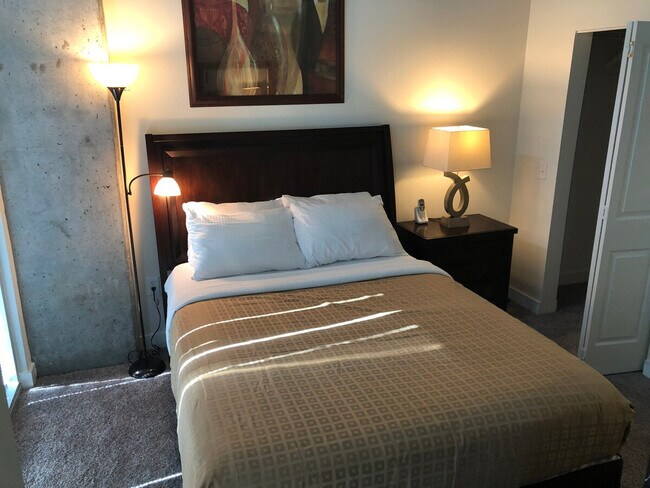 Building Photo - 320 S Church St