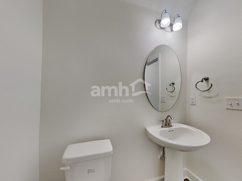 Building Photo - 8493 Highfield Ave