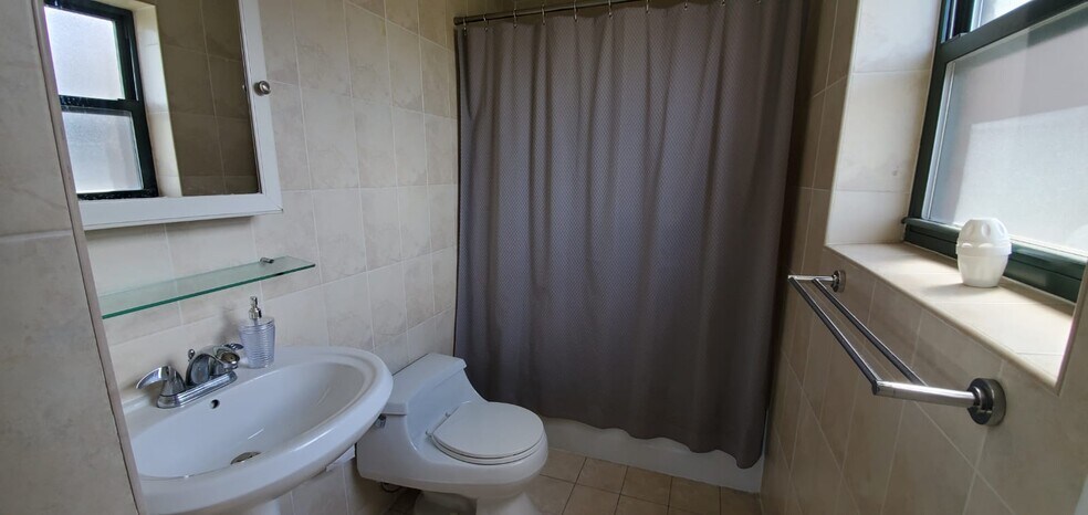 Building Photo - 2716 41st Ave