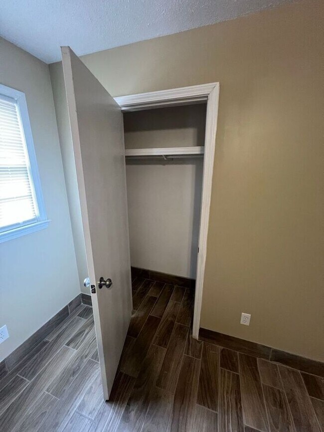 Building Photo - Cozy 2 bedroom 1 bath ranch duplex NOW AVAILABLE!