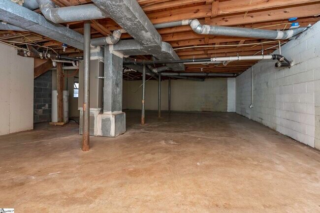 Building Photo - 142 Westover Dr