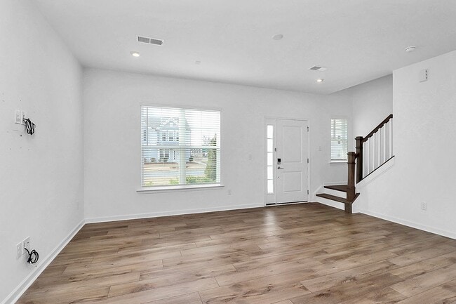 Building Photo - Beautiful three bedroom townhome