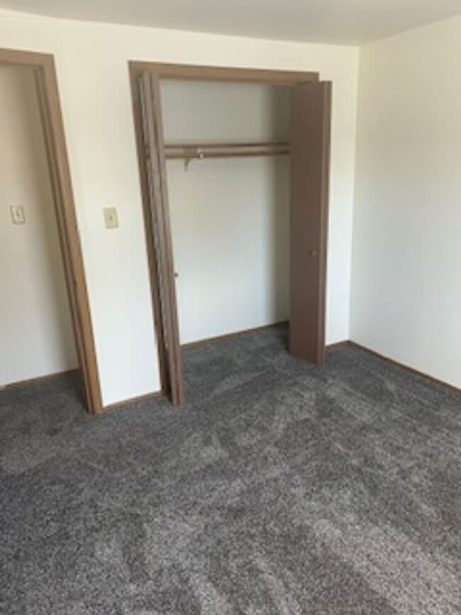 Building Photo - 734 Fairwood Dr