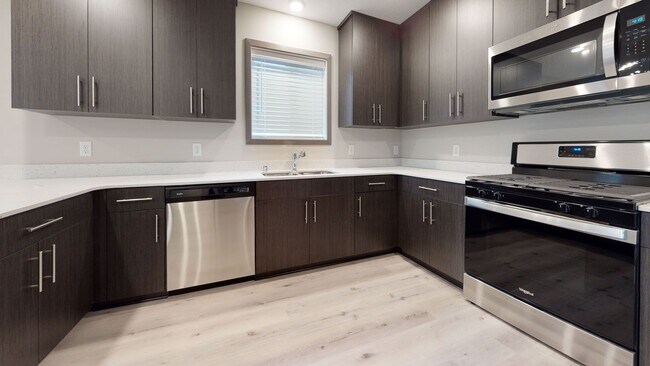 Building Photo - 882 20th Ave SE