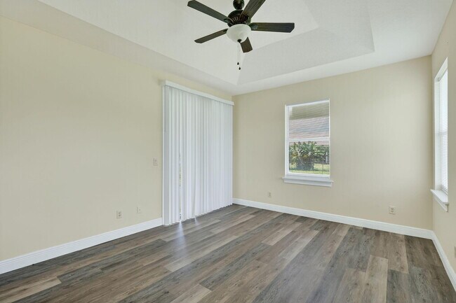 Building Photo - 379 NW La Playa St