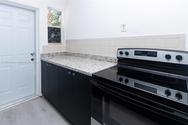 Building Photo - 1840 Fillmore St