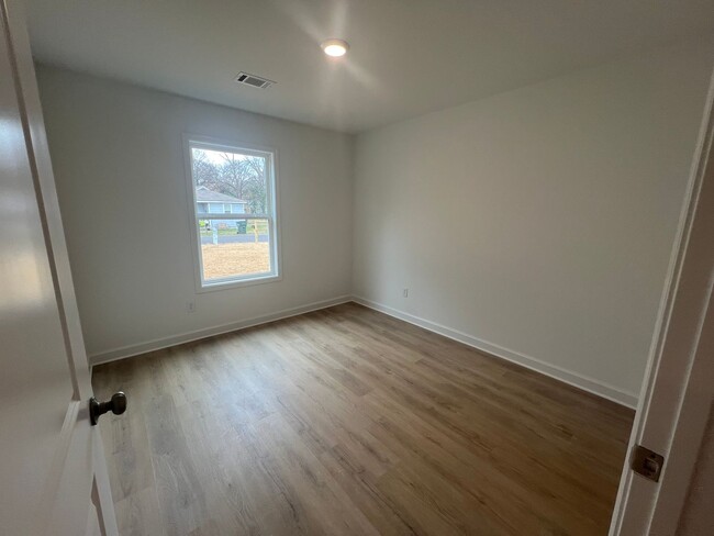 Building Photo - Newly built 3 bedroom 2 bathroom in East T...