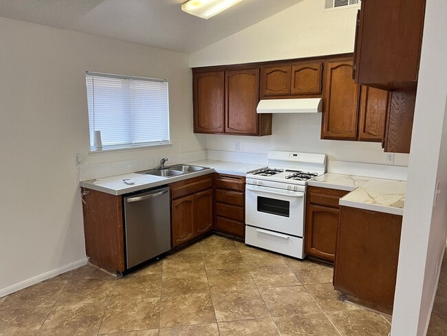 Building Photo - 5409 Tupper Ct