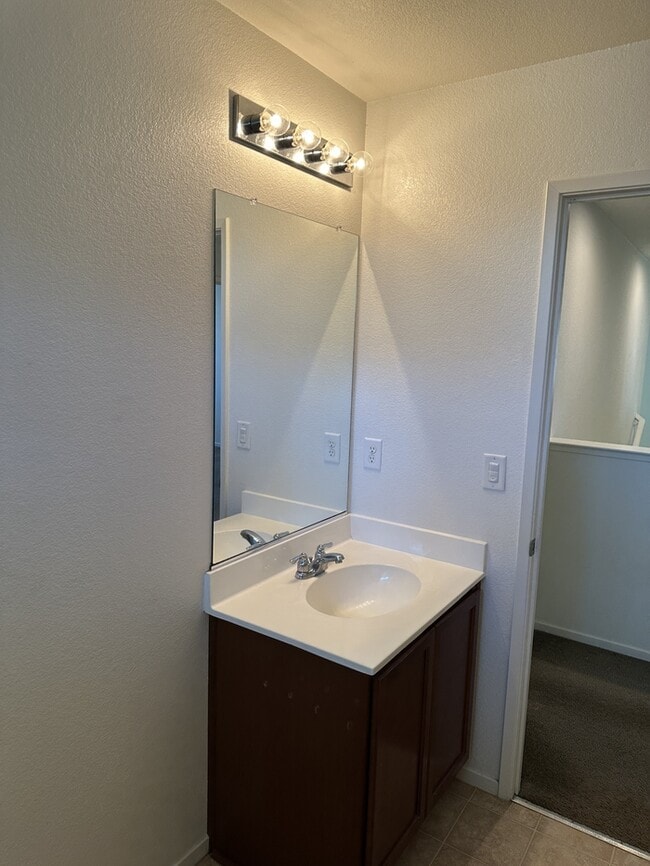 Building Photo - Stockton 4 Bedroom 2.5 Bathroom Home.