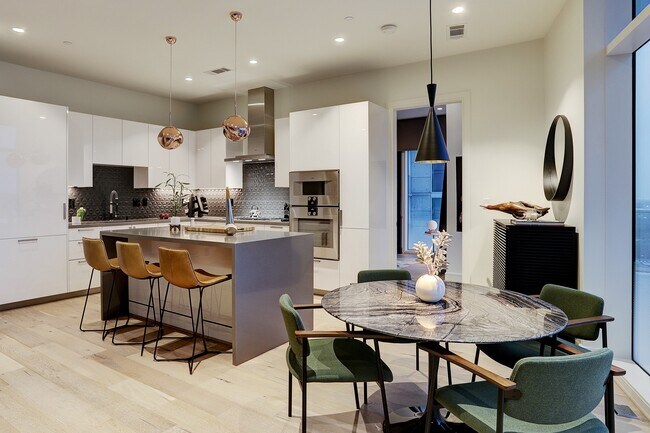 Building Photo - 4521 San Felipe St