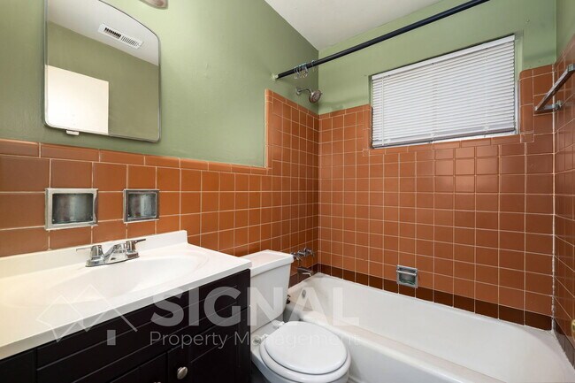 Building Photo - 1174 16th Ave Thomas