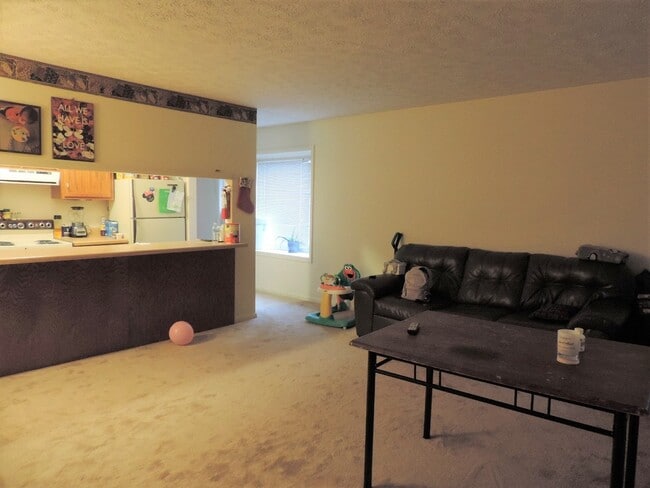 Building Photo - Desirable High Country Condo End Unit, Lar...