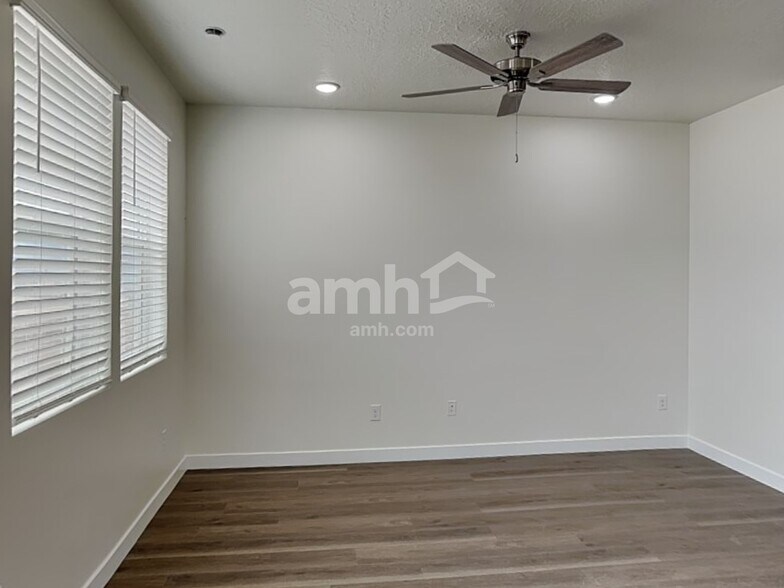 Building Photo - 1244 W Mahogany St