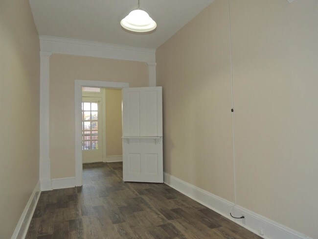 Building Photo - 211 South Irish Street #4