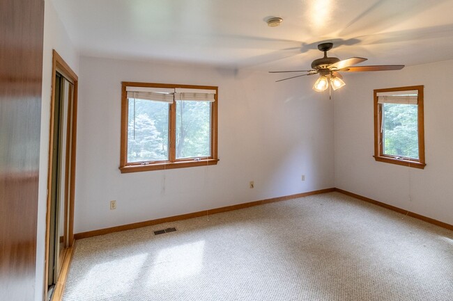 Building Photo - Beautiful Contemporary 3 Bedroom Home