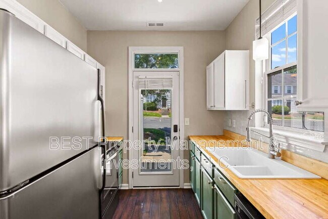 Building Photo - 8130 Kings Creek Dr