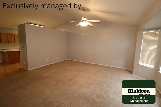 Building Photo - Lovely Pet Friendly Pueblo West home!  Com...