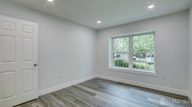 Building Photo - 267 Constitution Cir