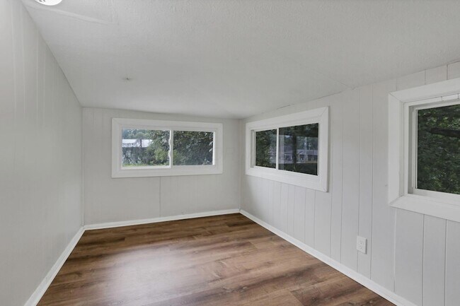 Building Photo - 2365 Stelzer Rd